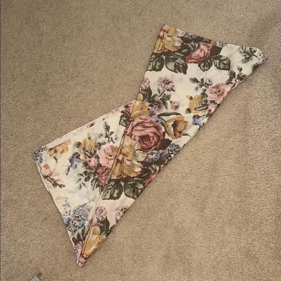 Pink and Yellow Floral Scarf with Vintage Charm
Approx 30”x30” - Picture 1 of 2